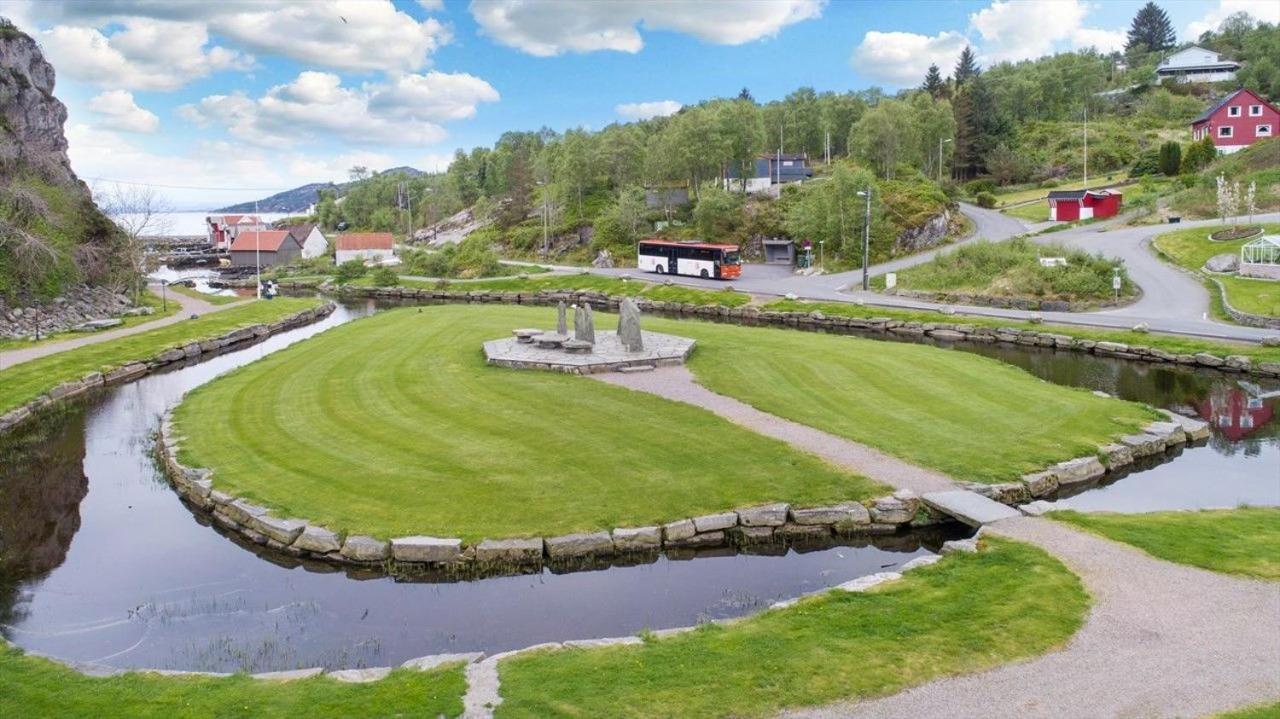 Bergen/Sotra:Waterfront Cabin Villa Haganes Exterior photo