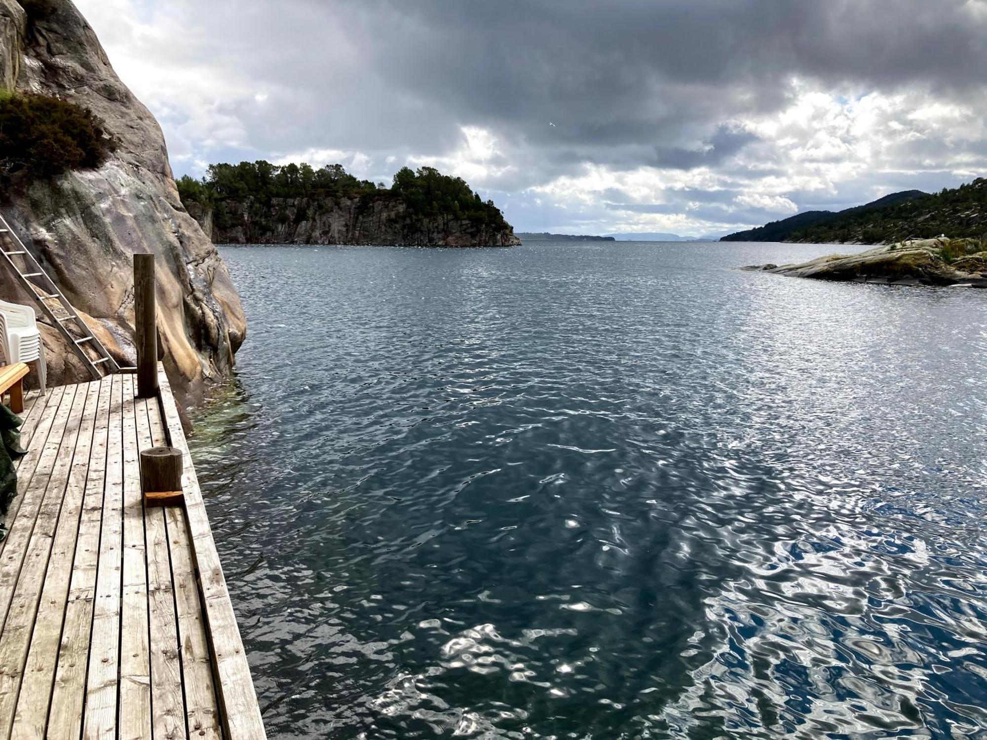 Bergen/Sotra:Waterfront Cabin Villa Haganes Exterior photo